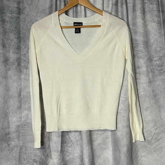 Wet Seal Lightweight Cream V-Neck Women's Sweater - size Medium - Picture 6 of 9